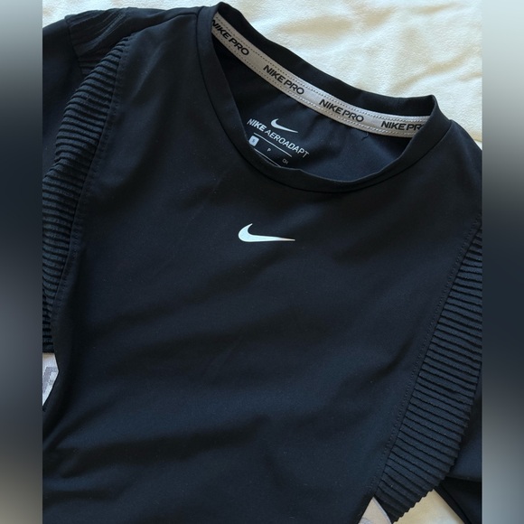 Nike Women's Black Long Sleeve Crop Top - Picture 2 of 3